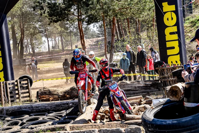 🏁 Die HESG wünscht euch ein schönes Wochenende! 🙌
📅 NEXT RACE: Hamma – 17.05.2025
👉 Jetzt anmelden: https://www.hardenduro-germany.de/registration-weinberg-xtreme-enduro-hamma-17-05-2025/

Foto: @michel238pic #hardenduroseriesgermany @auner_official