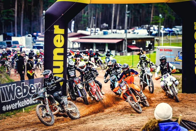 BEST OF 1. RACE NEUHAUS-SCHIERSCHNITZ 
#feeling #feeltheaction 

Fotos: @michel238pic #hardenduroseriesgermany @auner_official