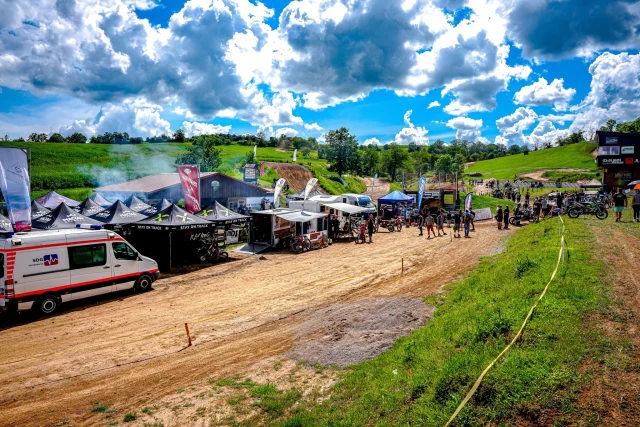 Fanguide Weinberg Xtrem Enduro Hamma – Alle wichtigen Infos auf einem Blick 3 Tage vorm Event

Vor der Frühjahrspause erwartet uns ein volles Rennwochenende in Hamma. Inklusive einen großen Rahmenprogramm was bereits am Freitag startet. Alle Infos gibt es in diesem Fanguide.

➡️ https://www.hardenduro-germany.de/2025/05/14/fanguide-weinberg-xtrem-enduro-hamma-alle-wichtigen-infos-auf-einem-blick-3-tage-vorm-event/

Foto: @michel238pic #hardenduroseriesgermany @msc_hamma
