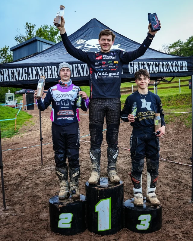 ERGEBNIS PARALLEL ENDUROCROSS HAMMA

https://www.hardenduro-germany.de/ergebnisse-2025/

Der Sieger @milan_schmueser5 kann sich über einen Pavillon von @grenzgaenger freuen.

Foto: @michel238pic #hardenduroseriesgermany
